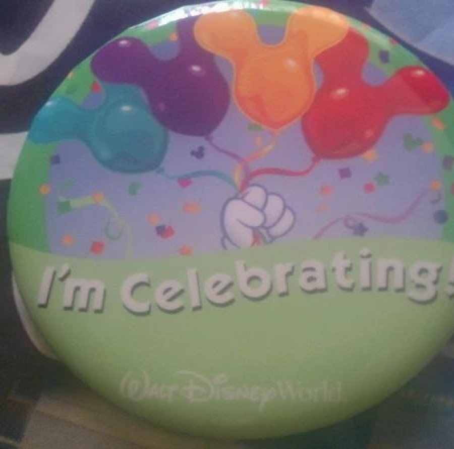 Accessories * | Disney Souvenir Button Mickey Mouse Balloons I'M Celebrating